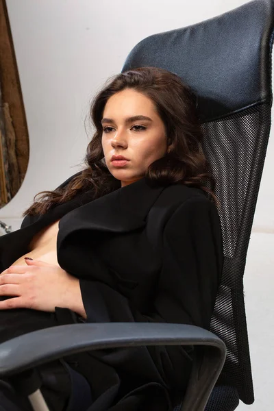 Dark Hair Young European Girl White Skin Office Chair Black — Stock Fotó