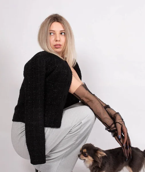 Young European Woman White Skin Isolated Grey Dog — ストック写真