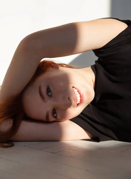 Smiling Young European Woman White Skin Floor Portrait Red Hair — Stockfoto