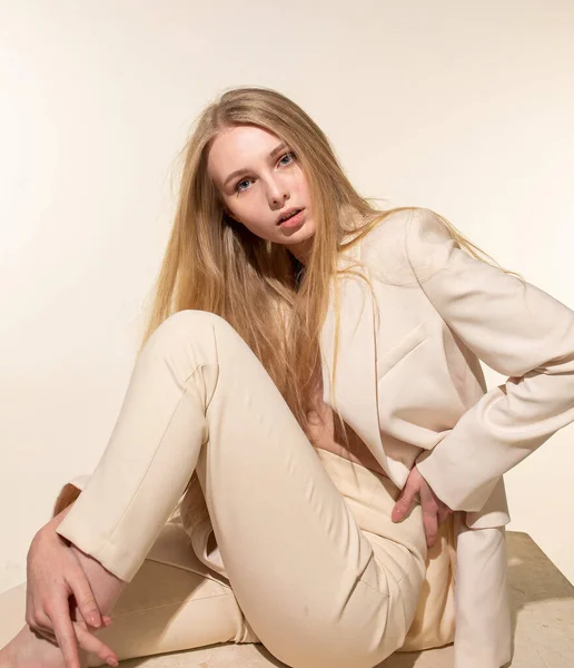 Young Woman Blonde Hair Isolated Beige Beige Suit — Stock Photo, Image