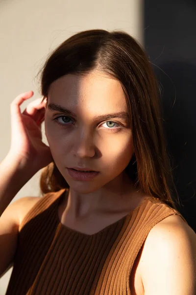 Portrait Sunset Light Woman Dark Hair White Skin Isolated Beige — Stock Photo, Image