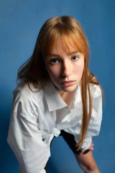 Nahaufnahme Porträt Eines Mädchens Mit Roten Haaren Und Weißer Haut — Stockfoto