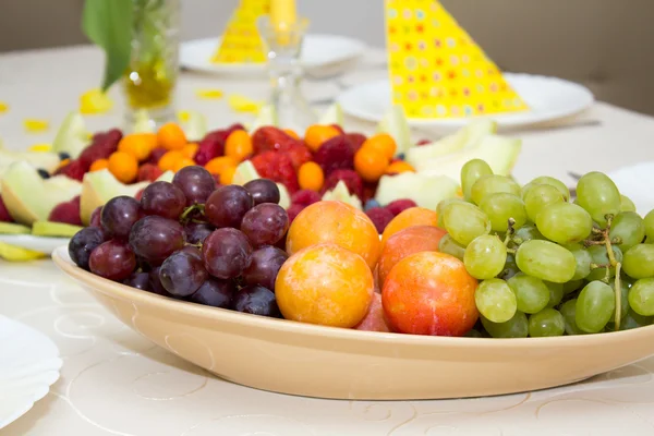 Fruit plate — Stock Photo, Image