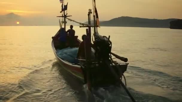 Maj 2020 Fiskebåtar Som Flyter Havet Fiskare Båt Fiskebåt Seglar — Stockvideo