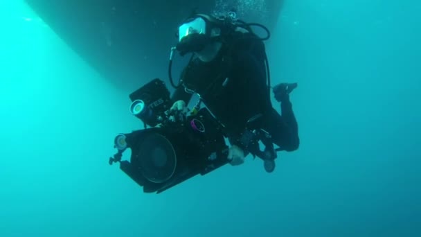 Май 2020 Подводный Фотограф Голубой Воде Андаманское Море Аналогичные Острова — стоковое видео