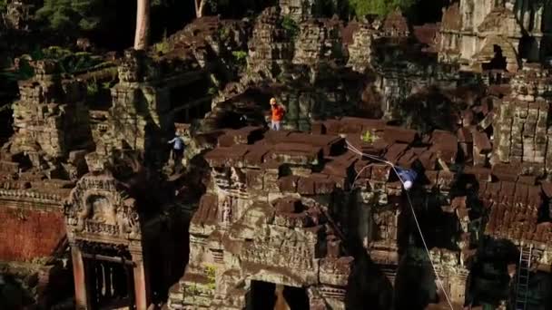 Mar 2018 Рабочие Занимающиеся Ремонтом Уборкой Храме Ангкор Ват Сием — стоковое видео