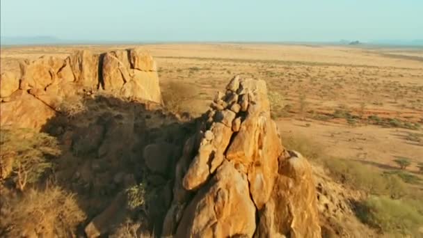東アフリカのケニア サムブル国立保護区のトップダウンドローン撮影 — ストック動画