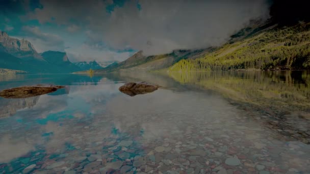 Timelapse Fal Ripples Nad Jeziorem Turkusowej Wody Kolorowym Kamieniem Silverton — Wideo stockowe