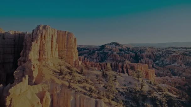 Воздушный Вид Красных Скалистых Шпилей Природных Явлений Национальном Парке Брайс — стоковое видео