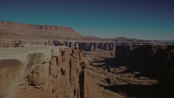 Luchtfoto Van Rode Rotsachtige Torens Van Natuurverschijnselen Bryce Canyon National — Stockvideo