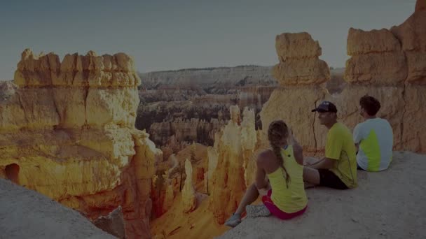 Inggris Extreme Bikers Taking Break Seeing View Mountain Bryce Canyon — Stok Video