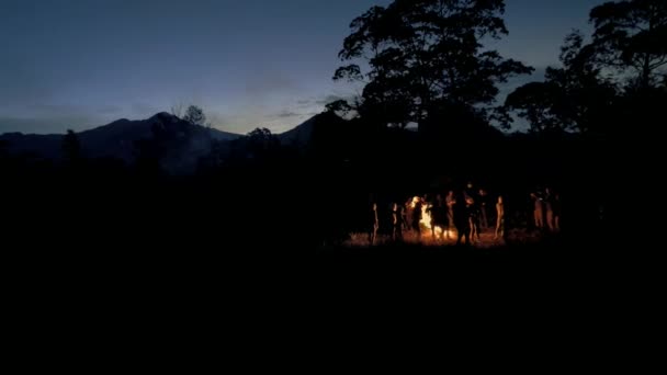 2013 Sing Sing Tribes Nosí Pestré Oblečení Tvář Malované Místní — Stock video