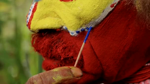 2016年 平成28年 11月 富士山に顔絵具を着用した百合族の武士の儀式 パプアニューギニアのヘーゲン ハイランド地域 — ストック動画