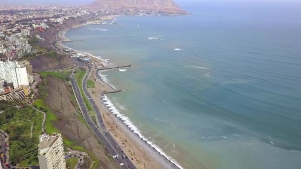 Luchtfoto Van Chorrillos Promenade Met Stille Oceaan Blauwe Lucht Lima — Stockvideo