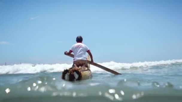 Ottobre 2018 Pescatore Che Surf Una Tradizionale Piccola Canna Peruviana — Video Stock