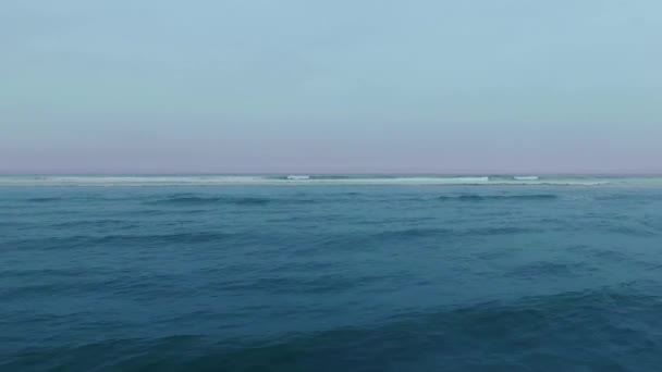 Blue Ocean Waves Overlooking Morro Solar Headland Chorrillos Miraflores Lima — Stock video
