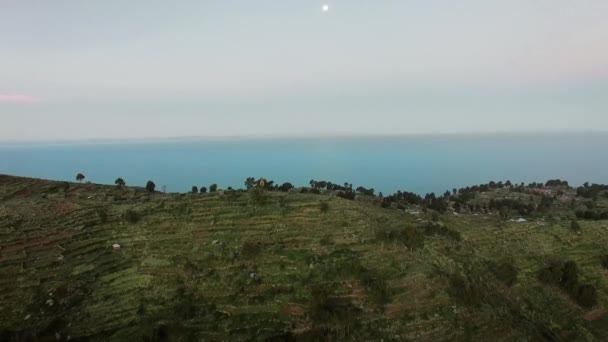 Luchtfoto Van Taquile Eiland Kustlijn Aan Het Titicaca Meer Peru — Stockvideo