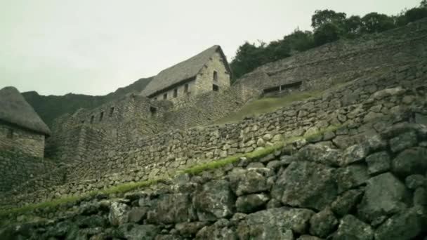 Machu Picchu Landskap Avslöjar Långsam Spår Förbi Antika Stenmur För — Stockvideo