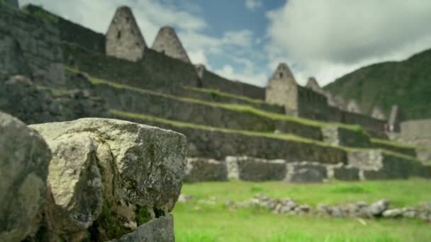 Machu Picchu Paisagem Revelar Lento Rasto Passado Parede Pedra Antiga — Vídeo de Stock