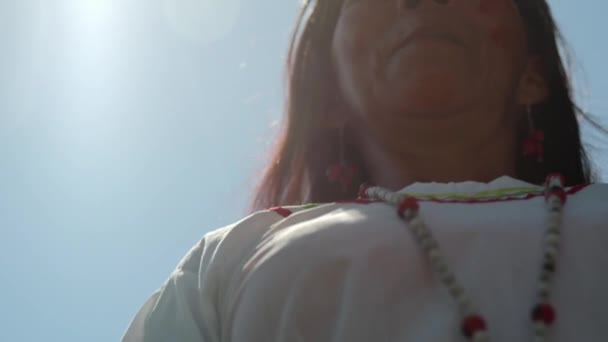 October 2018 Native Women Traditional Clothing Walking Pacaya Samiria National — Stockvideo