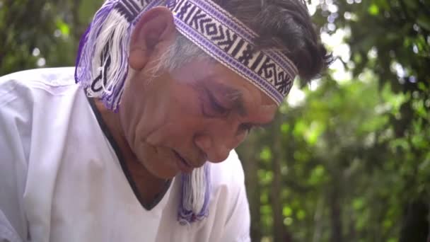 October 2018 Close Native Man Traditional Clothing Living Pacaya Samiria — Stok video