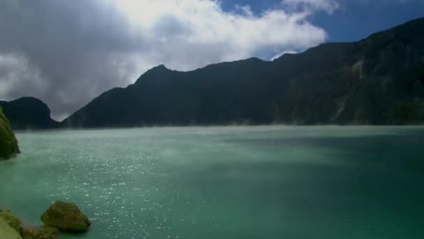 Turkuaz Renkli Asitli Krater Gölü Ile Ijen Volkanı Veya Kawah — Stok video