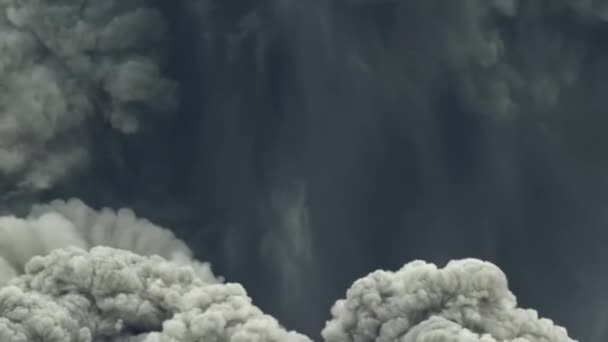 Spectaculaire Vulkaanuitbarsting Enorme Rotsblokken Worden Uit Aswolk Gegooid Mount Danau — Stockvideo