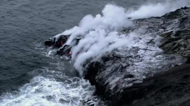 Lava Running Pacific Ocean Making New Land Red Hot Glowing — Vídeo de stock