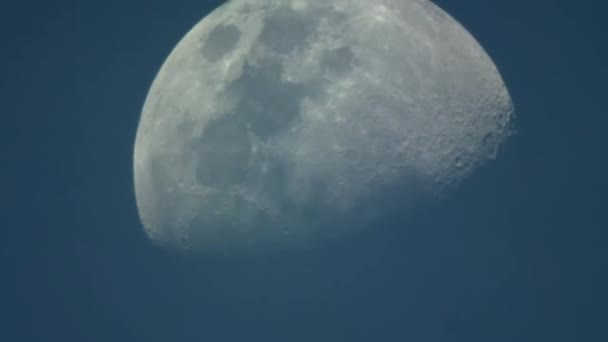 Zbliżenie Księżyca Ciemności Nocy Widok Teleskopu — Wideo stockowe