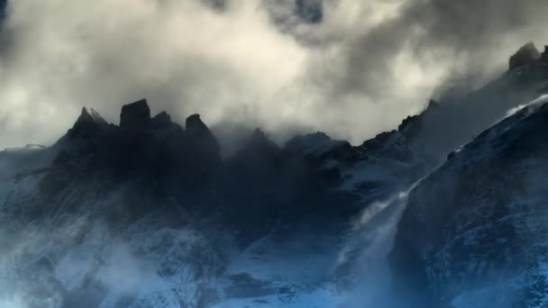 チリ南部のアンデス地方パタゴニア地方のトーレス ペイン国立公園のベース トーレスの眺め — ストック動画