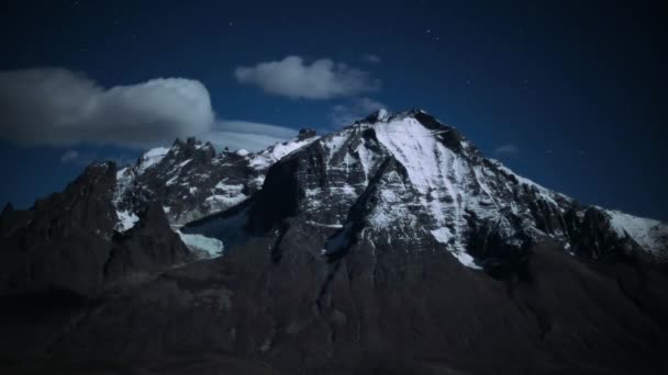 Timelapse Base Las Torres Con Movimiento Nubes Cielo Nocturno Parque — Vídeos de Stock