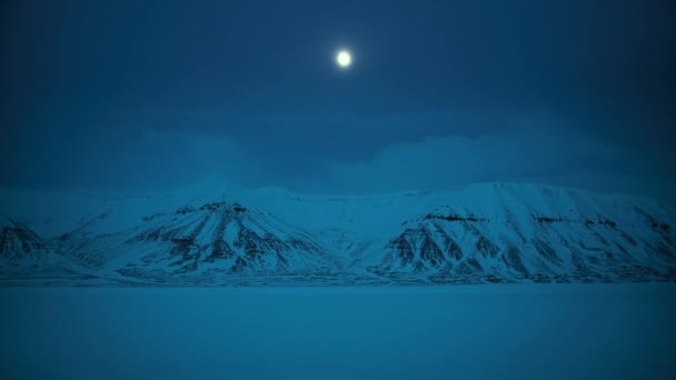 Över Snöiga Berg Och Fruset Landskap Med Glaciär Natten Höga — Stockvideo