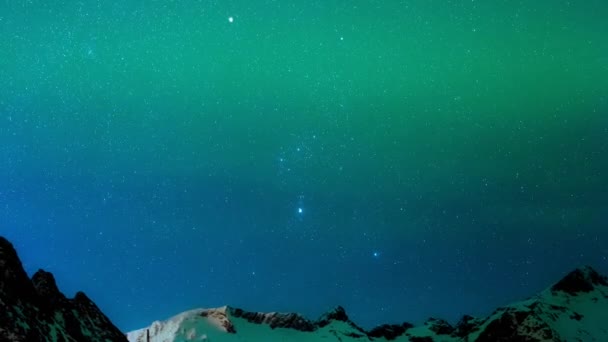 北极光 北极光 的时间 在斯瓦尔巴岛周围的高北极地区 夜空上有星星 — 图库视频影像