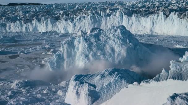 Slow Motion Massive Icefalls Make Hidden Ice Surging Upwards Generates — Stok video