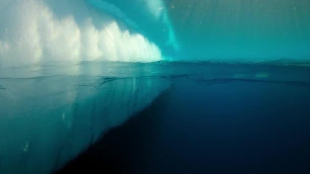 Podvodní Záběr Tající Ledové Kry Létě Arktické Moře Kanada Viděno — Stock video