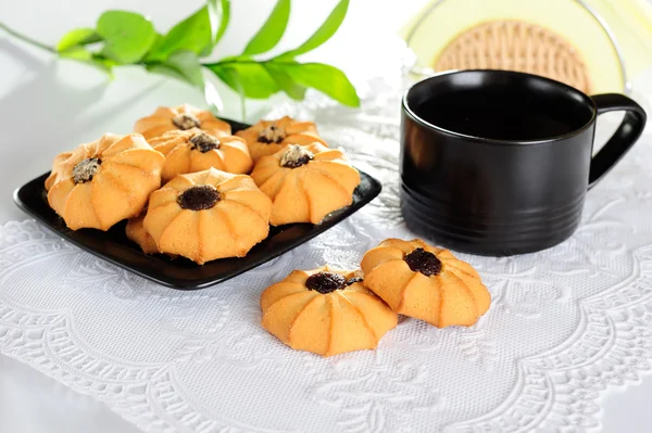 Biscuits with tea on the lace napkin — Stock Photo, Image