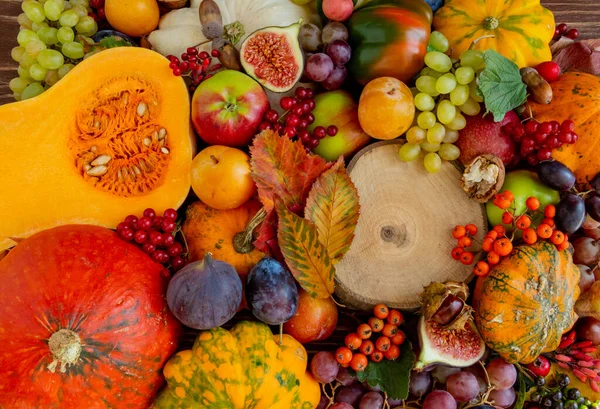 Composición Otoñal Concepto Acción Gracias Halloween Mucha Comida Frutas Calabazas — Foto de Stock