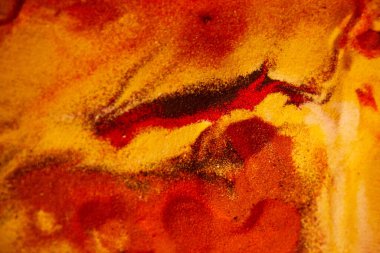 Soyut parlak kum arka planı. Akışkan sanat stilinde yaratıcılık için kırmızı ve sarı malzeme. Güzel renkli retro erimiş efekt. Yüksek kalite fotoğraf