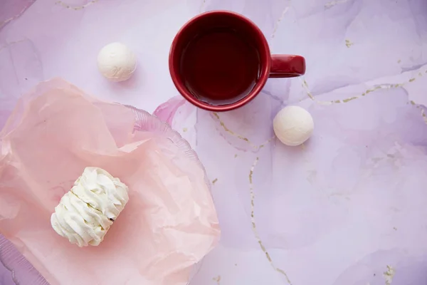 Naturlig Delikat Rosa Och Vit Marshmallow Och Kopp Med Kopieringsutrymme — Stockfoto