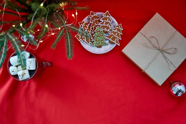 Classic Red Card Fir Tree Disco Balls Cup Hot Drink — Stock Photo, Image