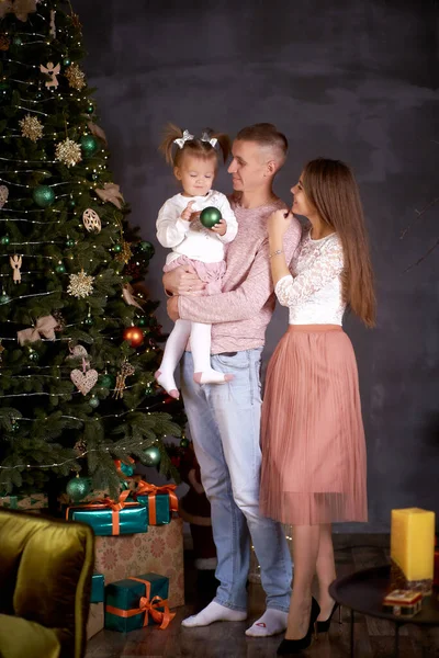 Bela Família Feliz Com Menina Pequena Interior Acolhedor Casa Estética — Fotografia de Stock