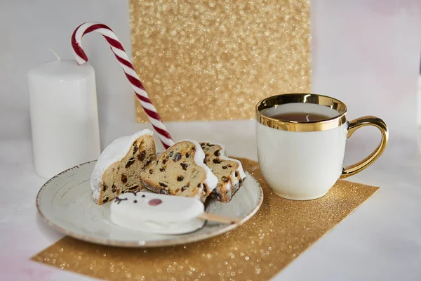 Elegant tea cup, cute marshmallow deer, Christmas stollen and caramel stick. Beautiful morning or afternoon tea time. Christmas inspiration aesthetic concept. Good mood, luxury background — Stock Photo, Image