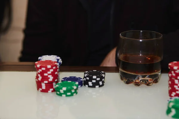 Concept Van Het Spelen Van Poker Tafel Met Chips Kaarten — Stockfoto