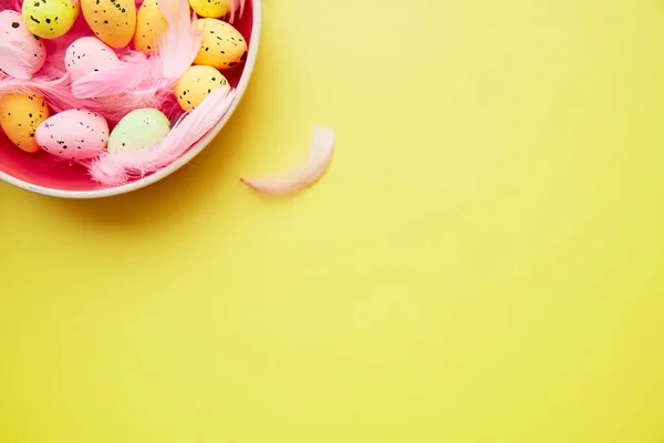 Minimalist Easter Bowl Colorful Eggs Pink Feathers Yellow Backgound Copy — Stock Photo, Image