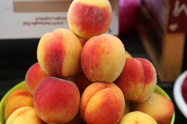 Peaches Close Local Farm Market Eco Juicy Fruits Shopping Organic — Stock Photo, Image