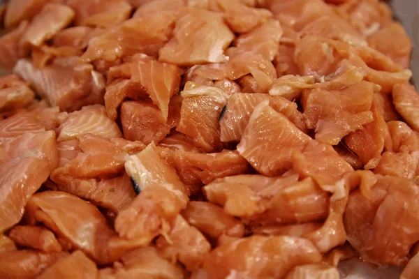Salmon Pieces Iced Fish Shop Display Close Fish Supermarket Wide — Stock Photo, Image