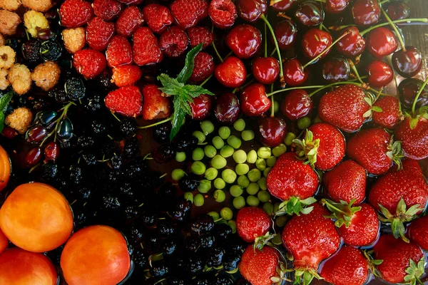 Assorted Fresh Seasonal Fruits Berries Strawberries Apricots Cherries Mulberry Raspberries — Foto de Stock