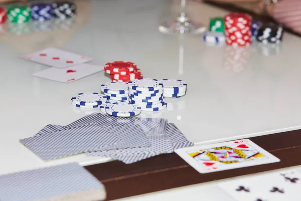 Poker Herní Koncept Žetony Karty Stole Užívám Chvíli Digitální Detox — Stock fotografie