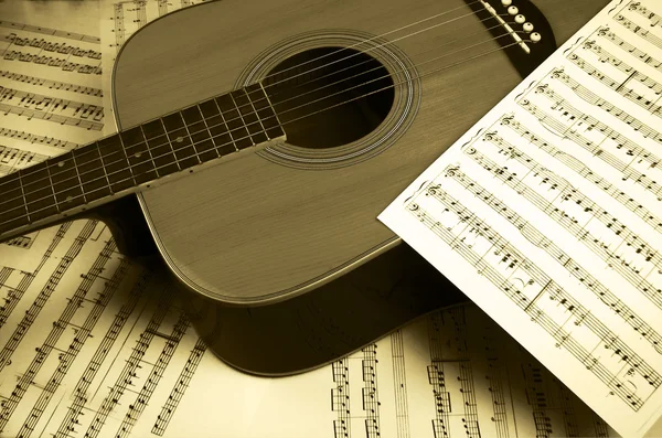 Note e una chitarra — Foto Stock