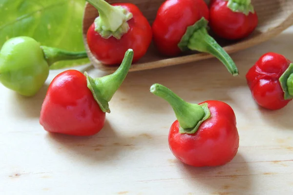 Detalle Del Pimiento Biquinho Sobre Mesa —  Fotos de Stock